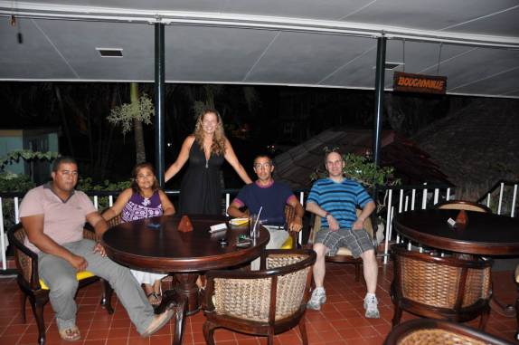 Com o Scott, a Ellen e Donovan (casal que conhecemos em Belém!), em Paramaribo - Suriname